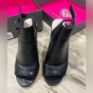 Vince Camuto Black Leather Open Toe Buckle Back Heel, Size 5.5, Good Condition